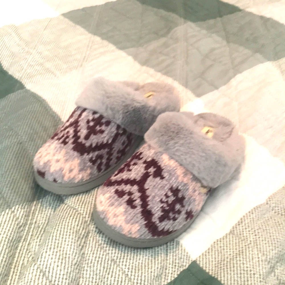 Dearfoams Slippers medium size 7-8 super soft and comfy